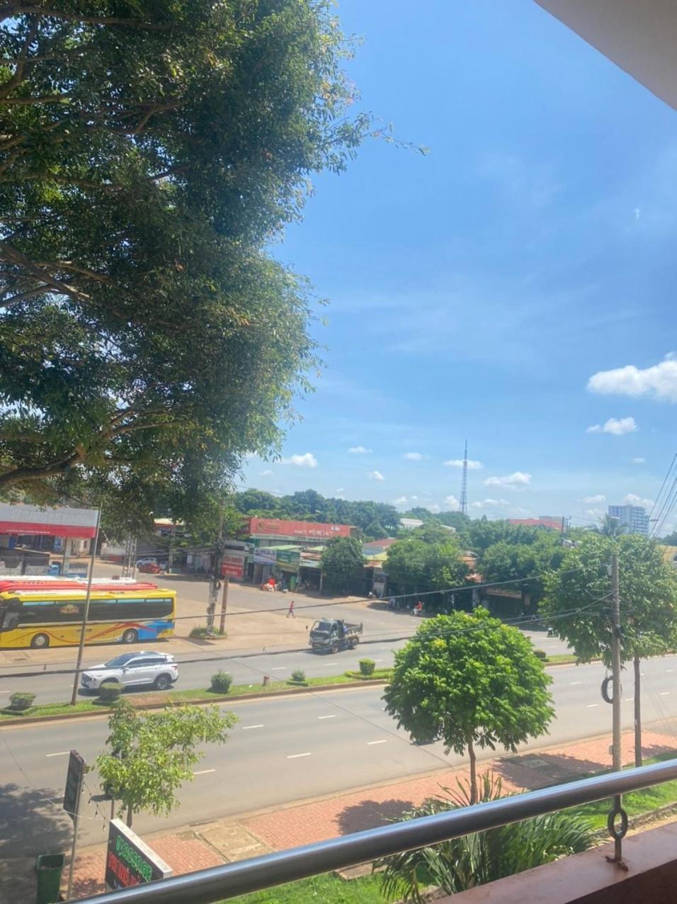 Khach San Ban Me Xanh Hotel Buon Ma Thuot Kültér fotó